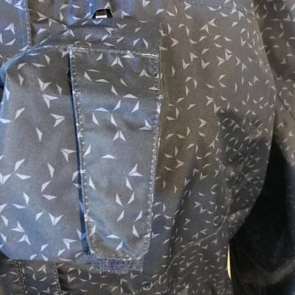 Paradox lightweight rain jacket with hood. Navy with allover pattern.  Size XL - Picture 6 of 11